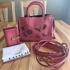 Rogue 25 in Taffy With Pins and Rivets with Wallet
